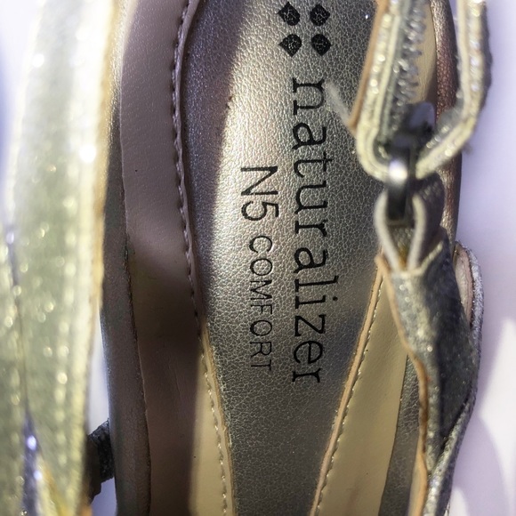 NATURALIZER N5 COMFORT SIZE 6 SILVER GLITTER HEELS - Picture 6 of 7